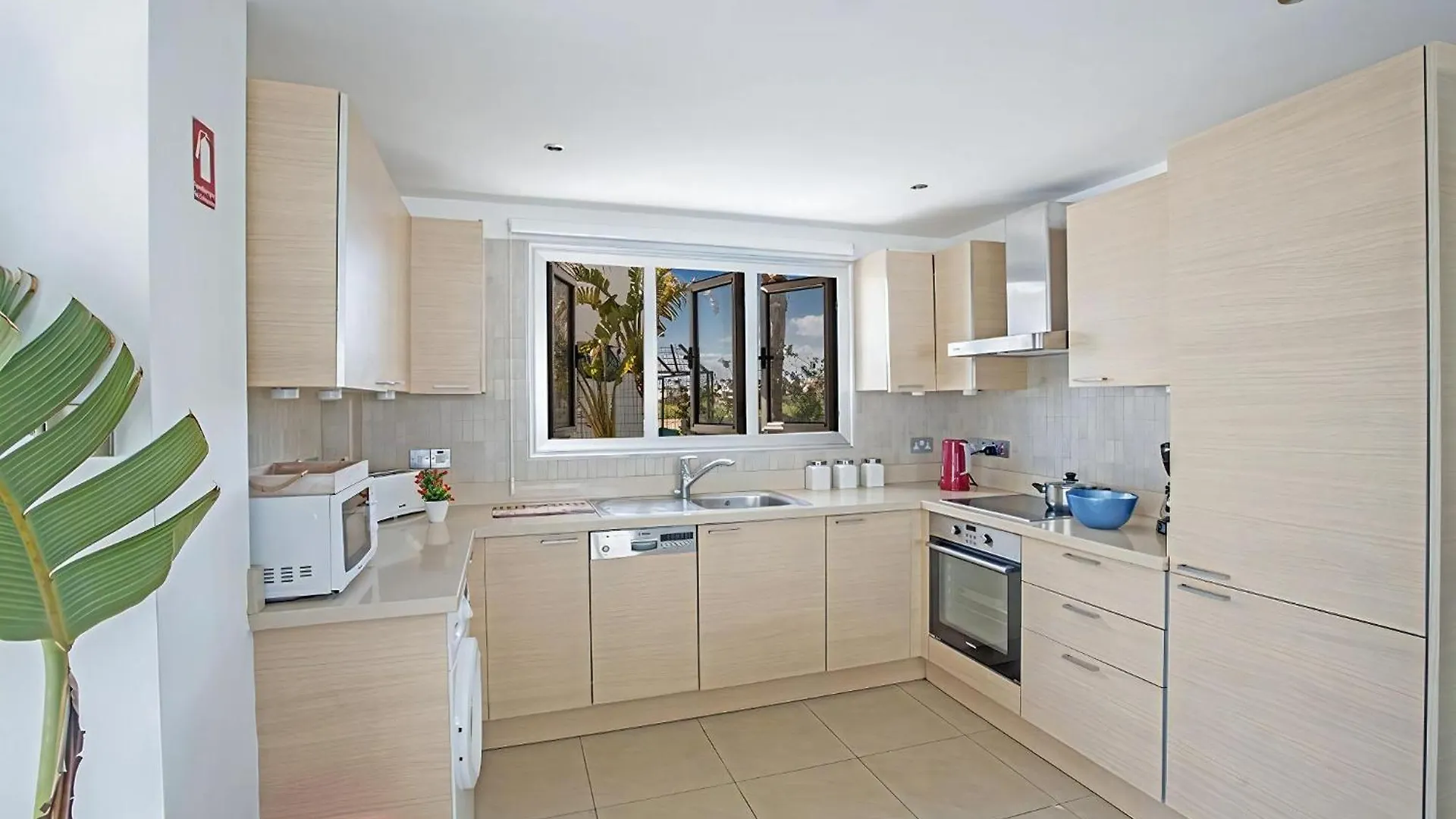 Villa Adaman - Stunning 3 Bedroom Seafront Villa With Pool - Close To The Beach Ayia Napa