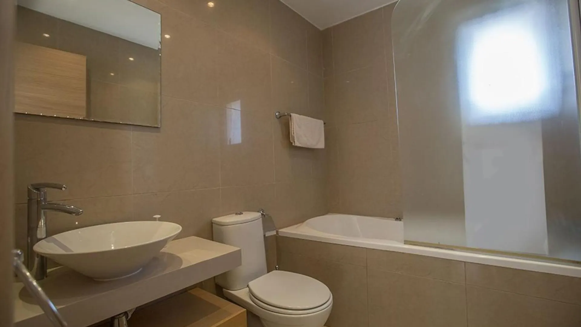 Villa Adaman - Stunning 3 Bedroom Seafront Villa With Pool - Close To The Beach Agia Napa Chipre