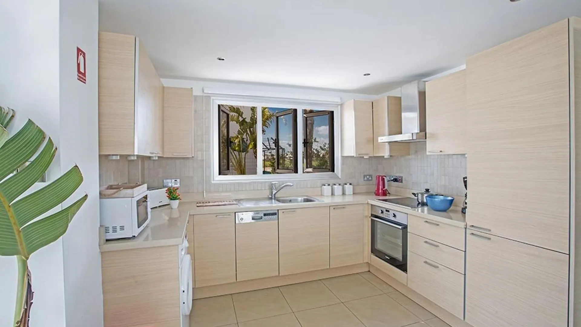 Villa Adaman - Stunning 3 Bedroom Seafront Villa With Pool - Close To The Beach Agia Napa