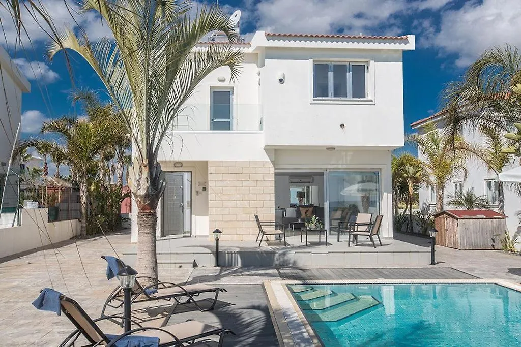Villa Adaman - Stunning 3 Bedroom Seafront Villa With Pool - Close To The Beach Ayia Napa Cipru