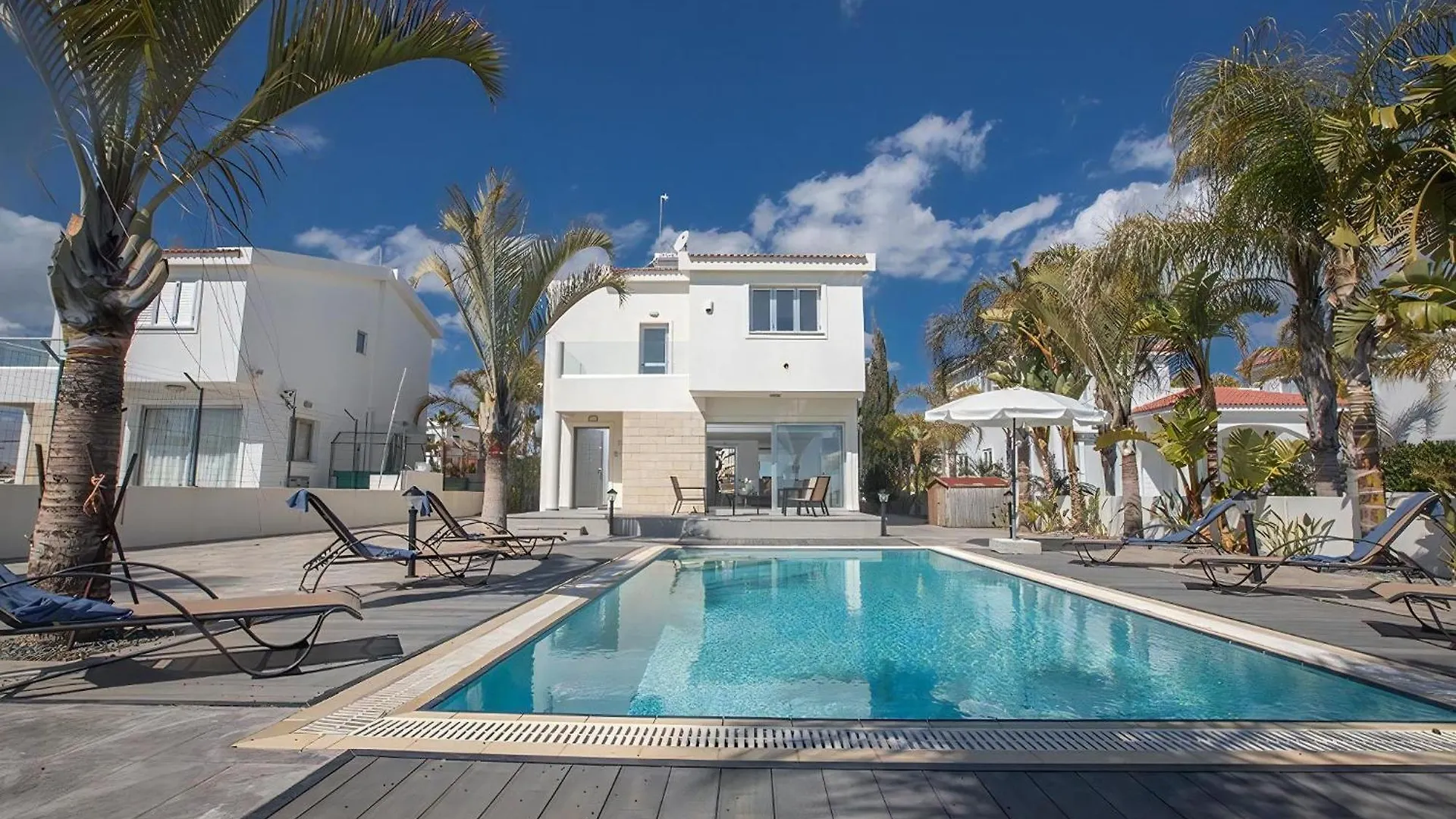 Villa Adaman - Stunning 3 Bedroom Seafront Villa With Pool - Close To The Beach Ayia Napa